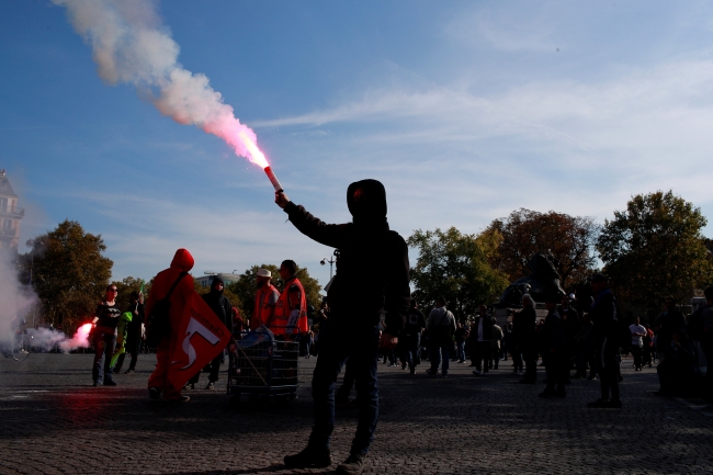 Fransa’da Macron ve hükümet karşıtı protestolar